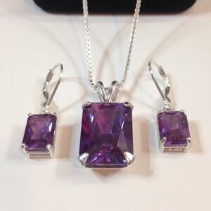 Gorgeous 18ctw Emerald Cut Alexandrite Necklace & Earrings Set